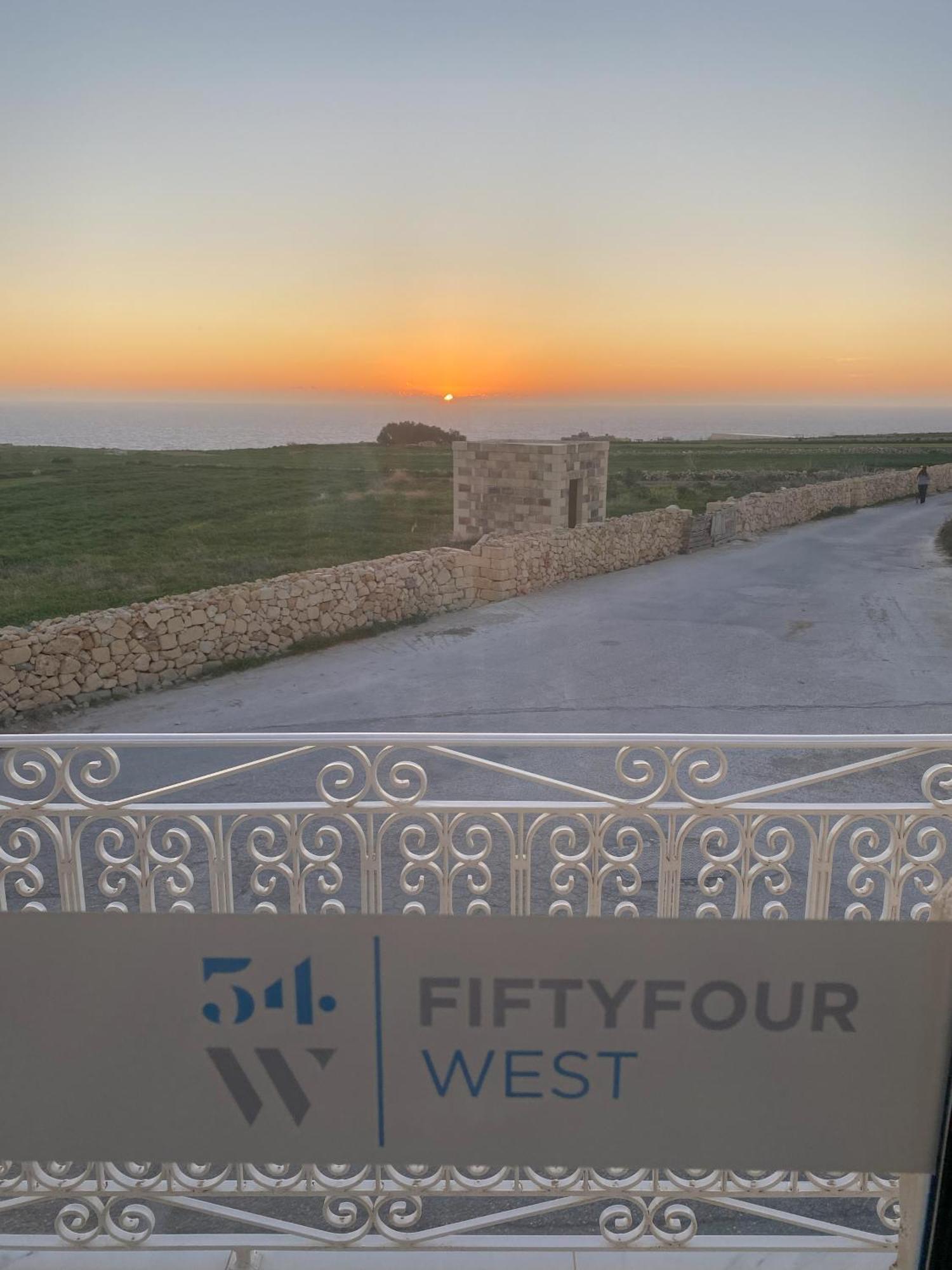 Fiftyfour West Boutique Living Bed & Breakfast Gharb  Luaran gambar